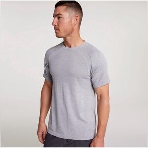 NWT VRST Circuit Seamless Short Sleeve Space Dye Tee